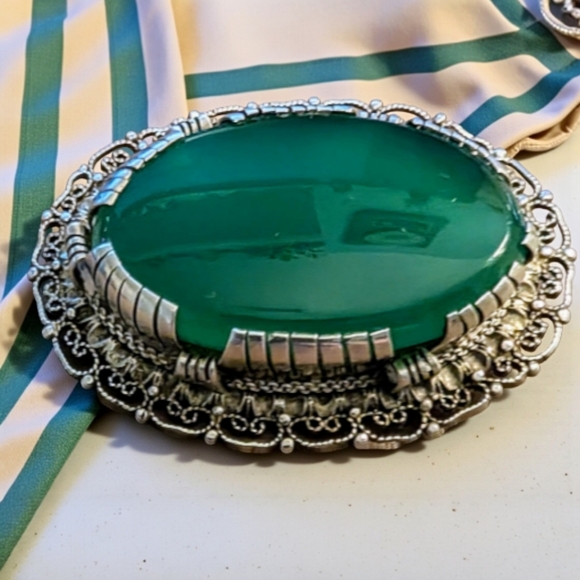 Genuine Victorian Jadeite Oval Brooch With Intricate Silver Filigree Setting - Picture 3 of 4
